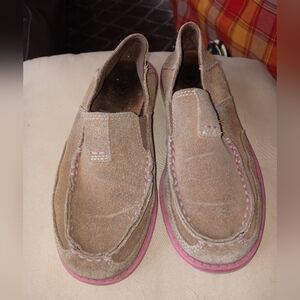 Ariat Cruiser Girl's 13.5 beige suede upper Slip on Loafer Boat shoes Pink Trim